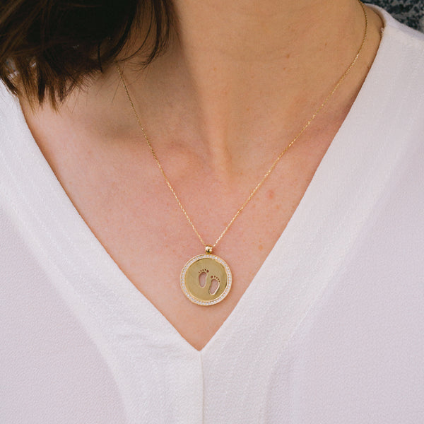 Медальон Бебешки крачета